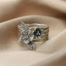 Carica l'immagine nel visualizzatore di Gallery, Anello a strati con fiore vintage – Brillantezza argentata