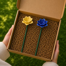 Carica l'immagine nel visualizzatore di Gallery, Abbeveratoi per api fatti a mano a forma di fiore – Ceramica resistente alle intemperie, set (2)