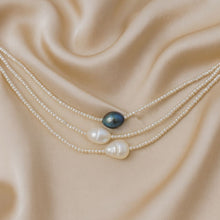 Carica l'immagine nel visualizzatore di Gallery, Collana vintage – Incanto di perle nel bagliore del mare

