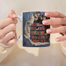 Carica l'immagine nel visualizzatore di Gallery, Tazza a mondo letterario 3D fatta a mano
