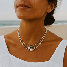 Carica l'immagine nel visualizzatore di Gallery, Collana vintage – Incanto di perle nel bagliore del mare
