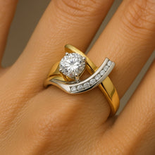 Carica l'immagine nel visualizzatore di Gallery, Anello vintage - Oro, argento con brillantezza di zirconi
