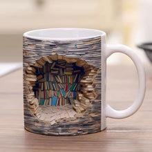 Carica l'immagine nel visualizzatore di Gallery, Tazza a mondo letterario 3D fatta a mano
