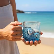 Carica l'immagine nel visualizzatore di Gallery, Suono del mare – Vetro artigianale con struttura ondulata
