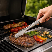 Carica l'immagine nel visualizzatore di Gallery, TitanPure Pro — Set per vassoio da griglia Camping &amp; BBQ | Senza PFAS | Con pinza
